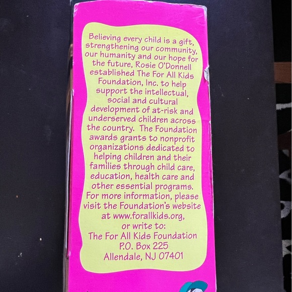 1999 Rosie O’Donnell Barbie Collectible - NIB - Picture 9 of 9